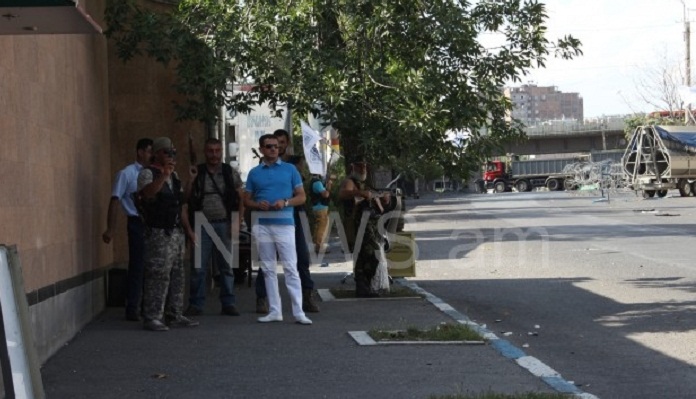 Armed group refuses a mediator in negotiations with authorities in Yerevan